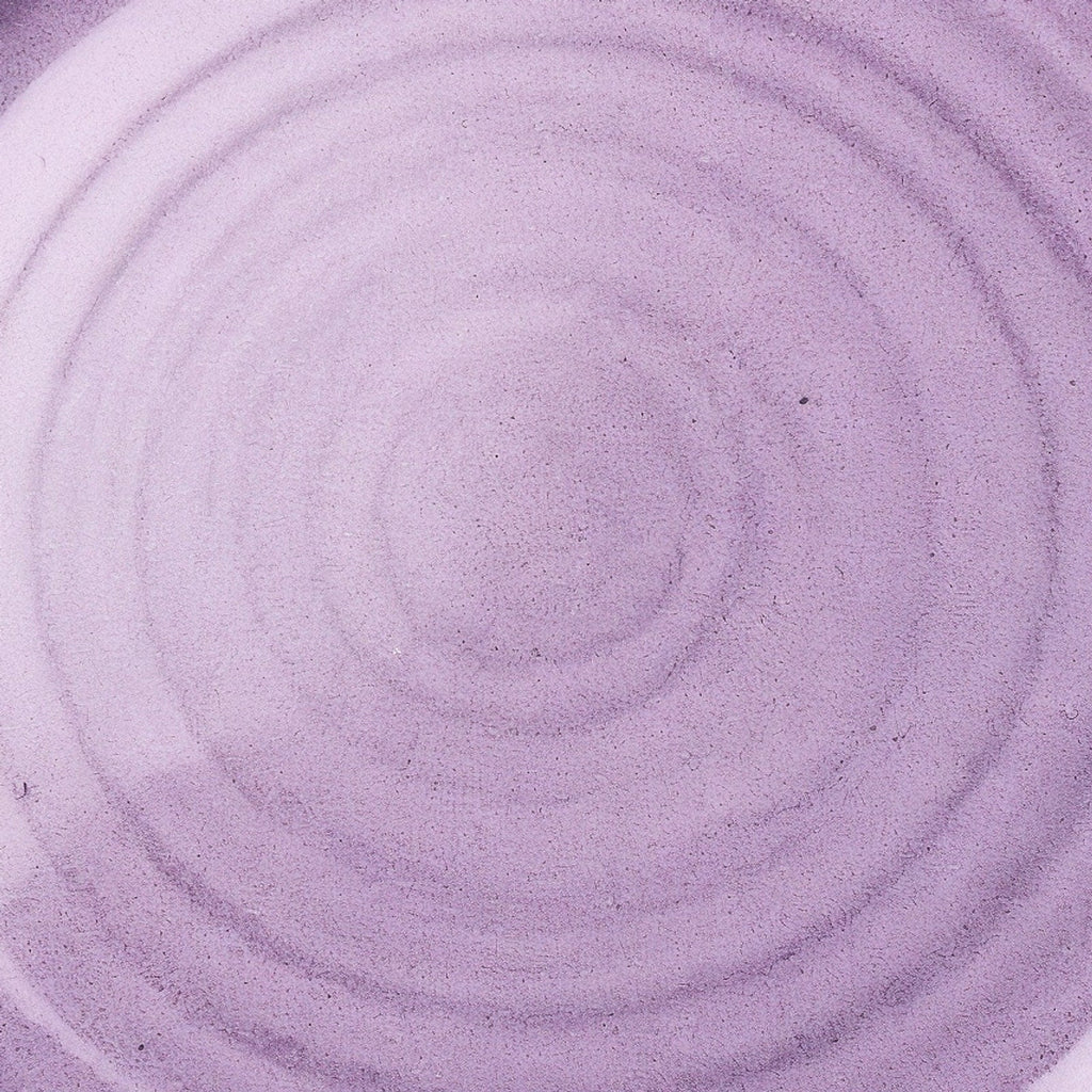 Piatto Lavanda — primo piano macro della superficie smaltata
