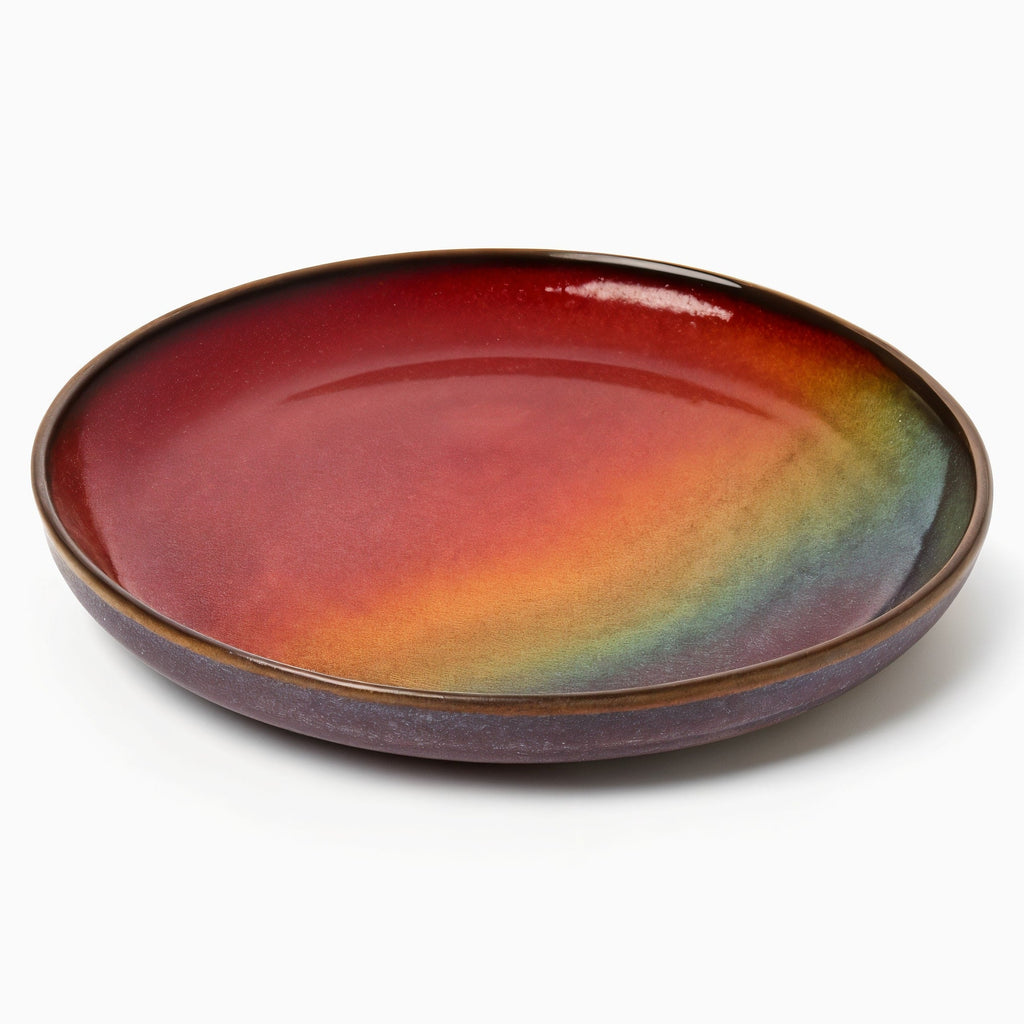 Piatto Arcobaleno — vista frontale tre quarti del piatto con sfumature arcobaleno